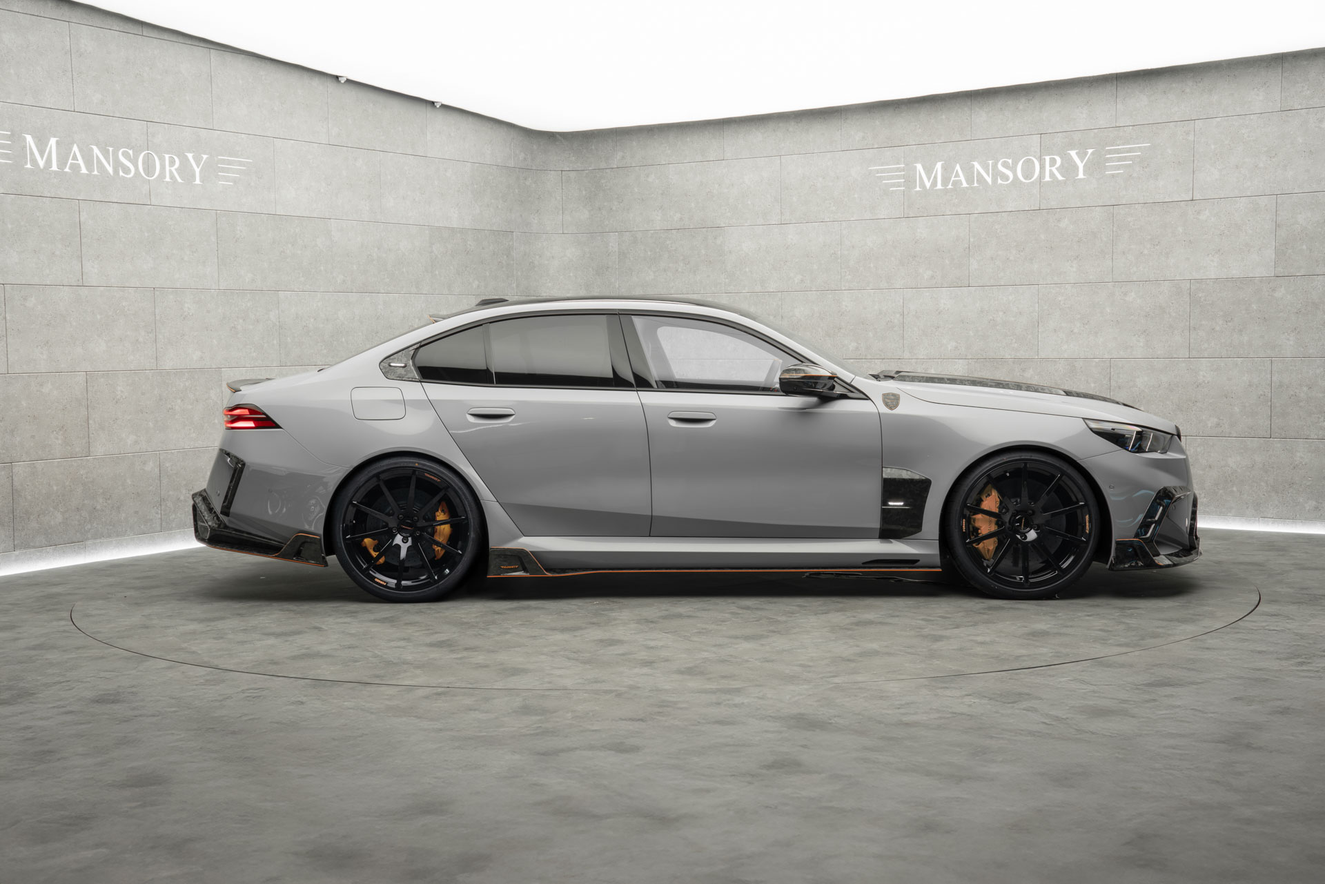 Тюнинг Mansory для BMW XM G09. Обвес, диски, выхлопная система, интерьер